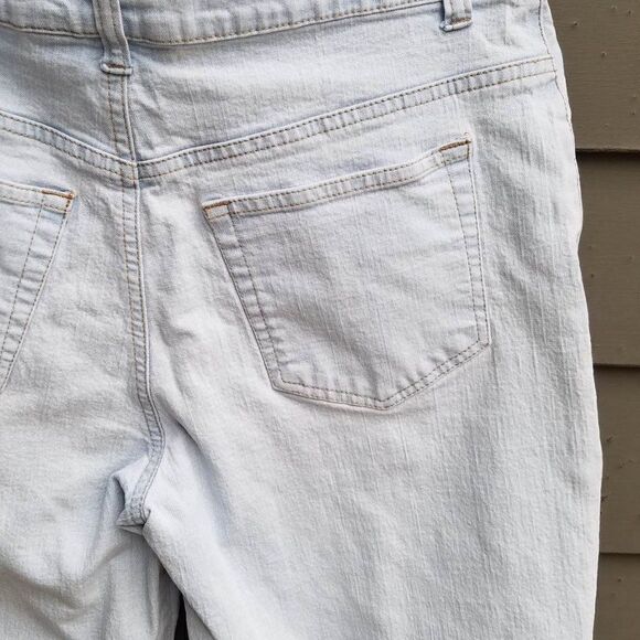 Sonoma Stretch Light Blue Wash Capris size 10 - Picture 4 of 8